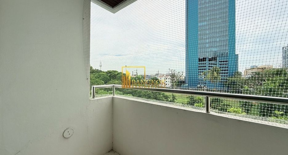 For rent 3 ベッドルーム condo in Yan Nawa, Bangkok