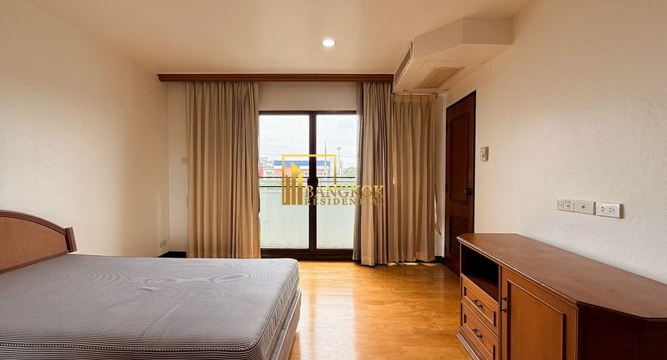 For rent 3 ベッドルーム condo in Yan Nawa, Bangkok