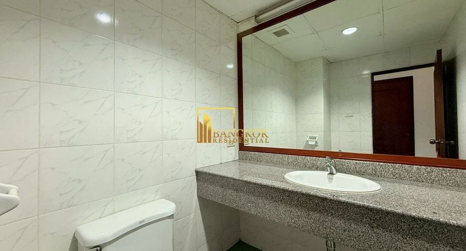 For rent 3 ベッドルーム condo in Yan Nawa, Bangkok