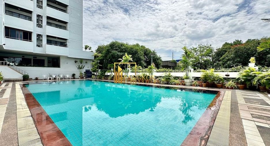 For rent 3 ベッドルーム condo in Yan Nawa, Bangkok