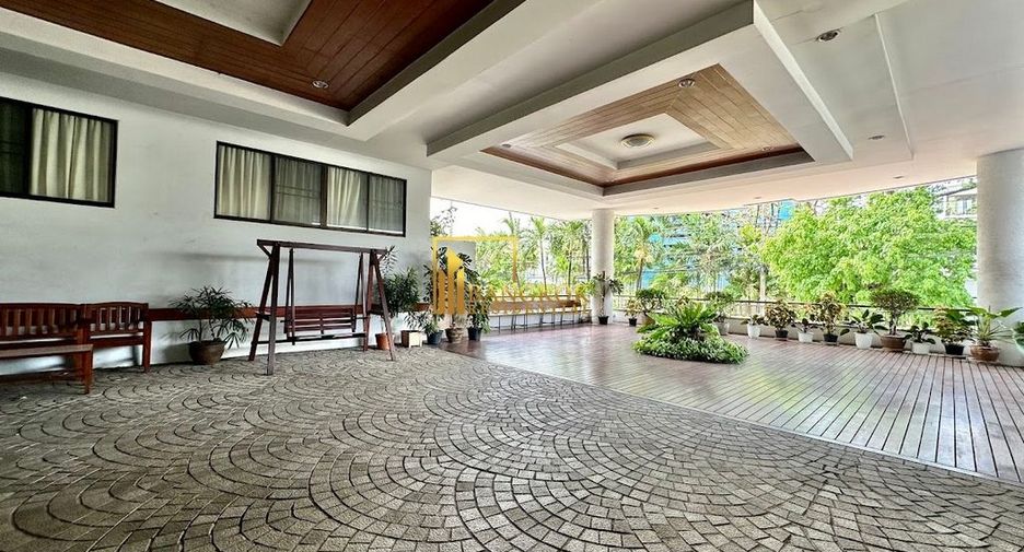 For rent 3 ベッドルーム condo in Yan Nawa, Bangkok
