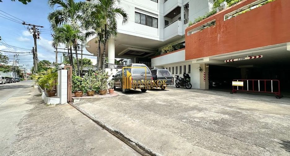 For rent 3 ベッドルーム condo in Yan Nawa, Bangkok