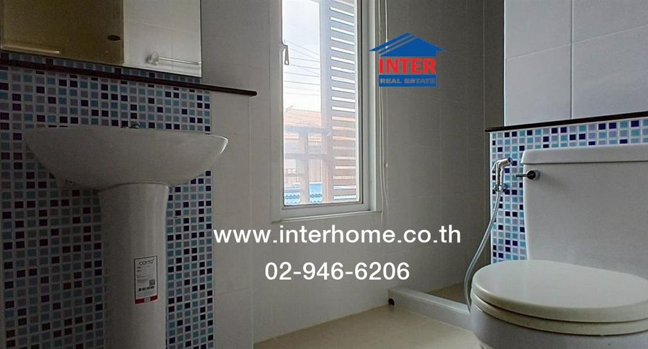 Casa adosada en venta de 4 habitaciones en Lam Luk Ka, Pathum Thani