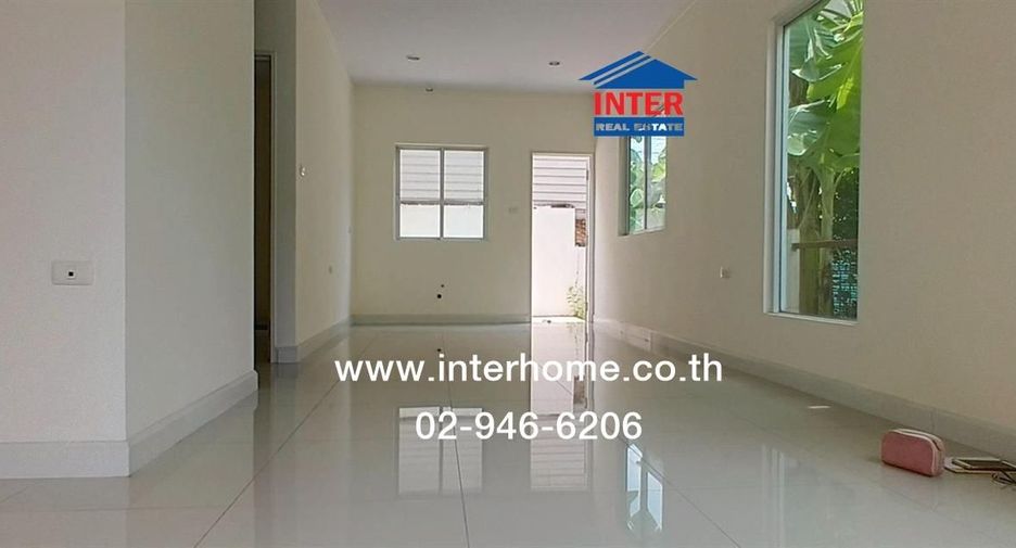 Casa adosada en venta de 4 habitaciones en Lam Luk Ka, Pathum Thani
