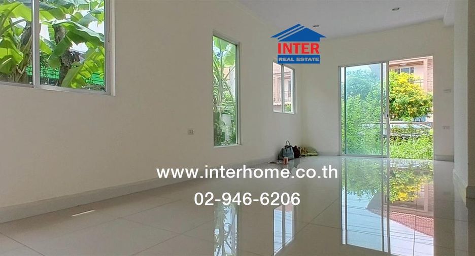 Casa adosada en venta de 4 habitaciones en Lam Luk Ka, Pathum Thani
