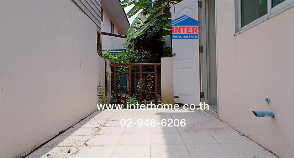 Casa adosada en venta de 4 habitaciones en Lam Luk Ka, Pathum Thani