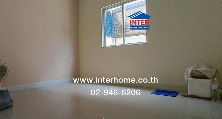 Casa adosada en venta de 4 habitaciones en Lam Luk Ka, Pathum Thani