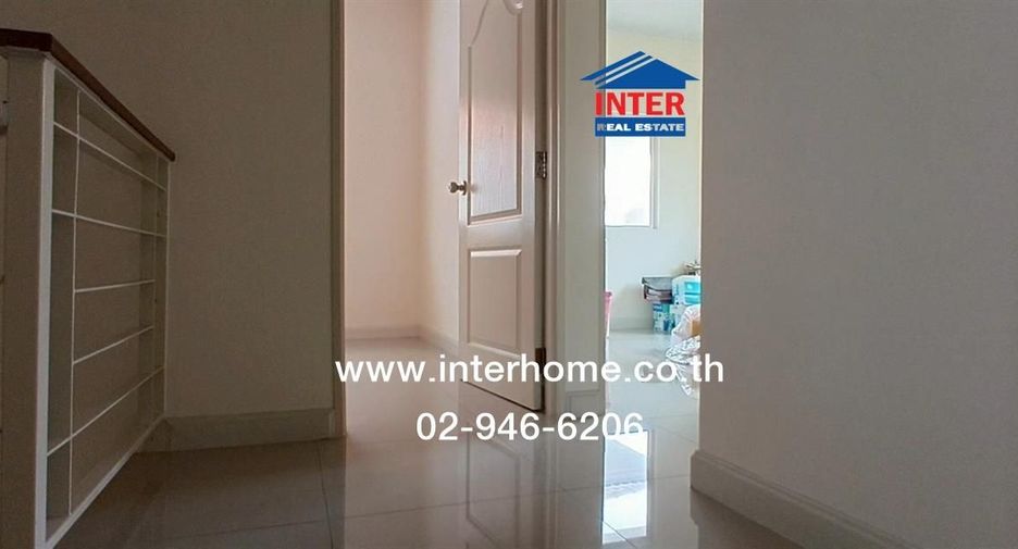 Casa adosada en venta de 4 habitaciones en Lam Luk Ka, Pathum Thani