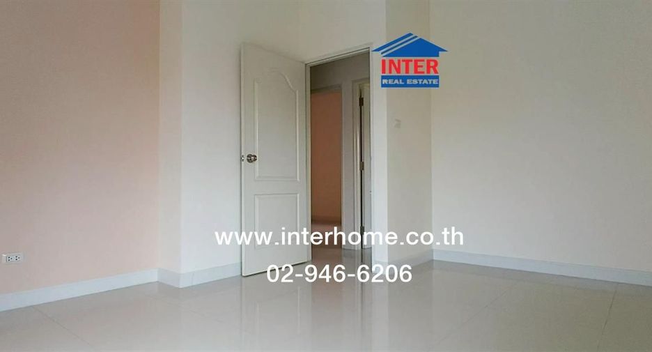 Casa adosada en venta de 4 habitaciones en Lam Luk Ka, Pathum Thani