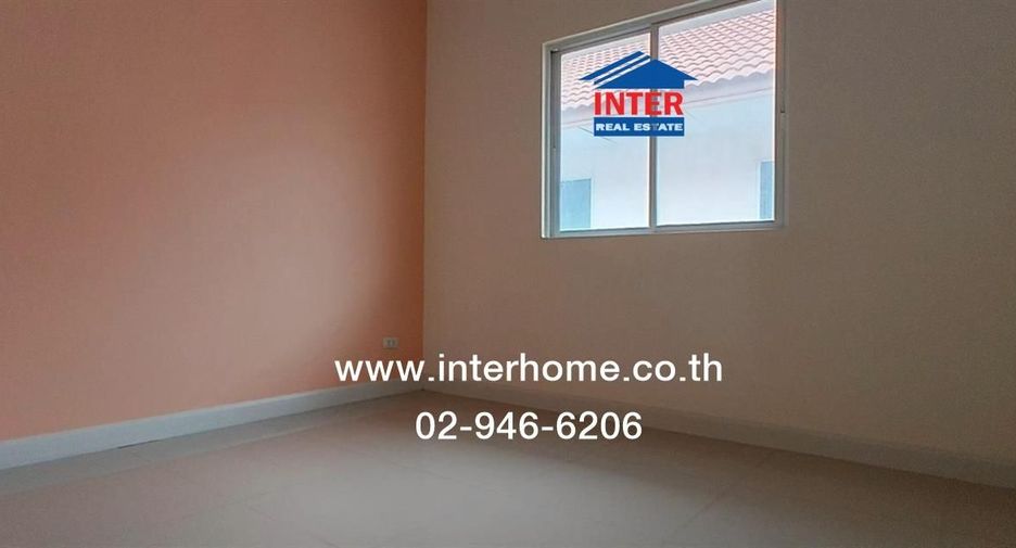Casa adosada en venta de 4 habitaciones en Lam Luk Ka, Pathum Thani