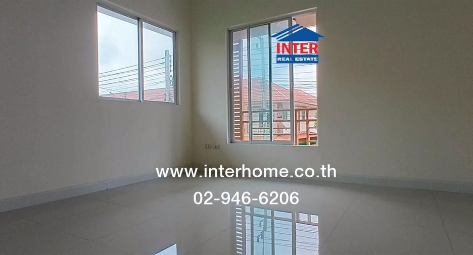 Casa adosada en venta de 4 habitaciones en Lam Luk Ka, Pathum Thani