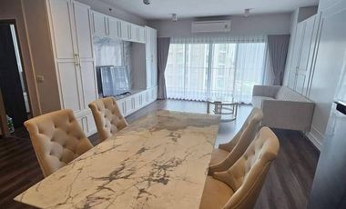 À louer et à vendre 2 chambres condo à Huai Khwang, Bangkok
