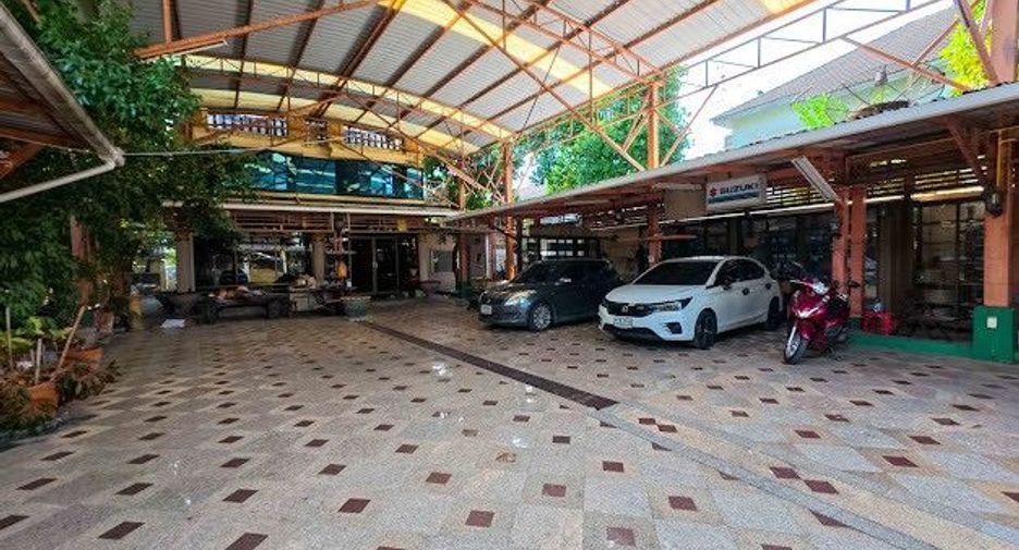 Haus zum Kauf mit 12 Zimmer in Taling Chan, Bangkok