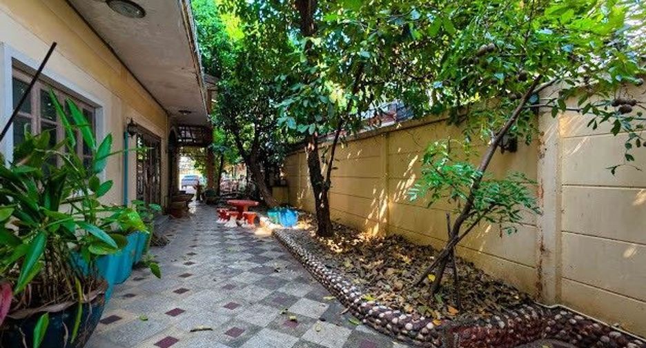 Haus zum Kauf mit 12 Zimmer in Taling Chan, Bangkok
