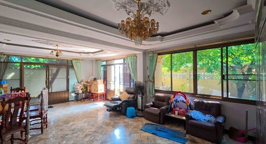 Haus zum Kauf mit 12 Zimmer in Taling Chan, Bangkok