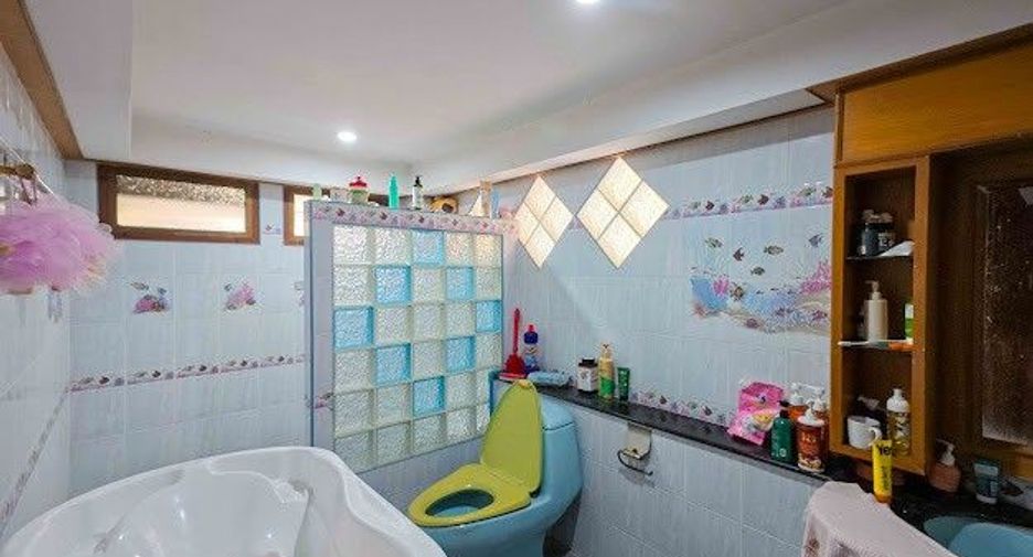 Haus zum Kauf mit 12 Zimmer in Taling Chan, Bangkok