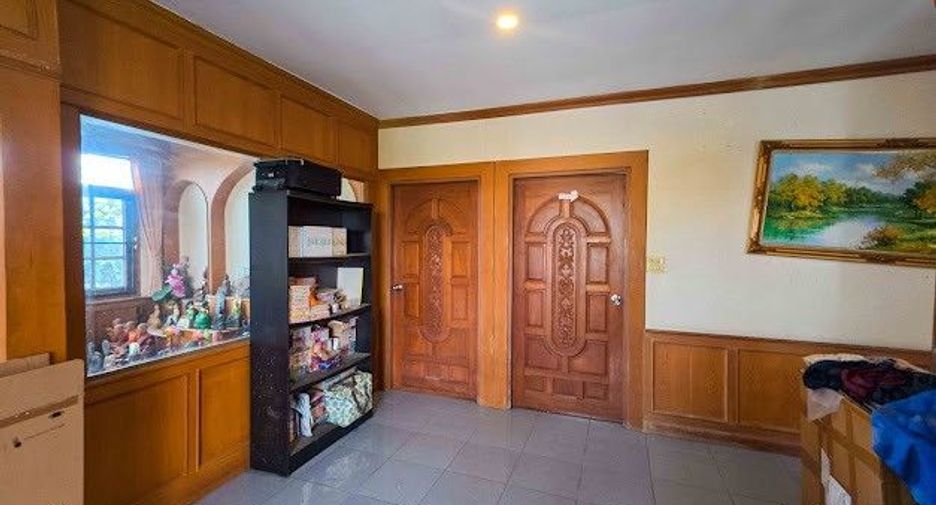 Haus zum Kauf mit 12 Zimmer in Taling Chan, Bangkok