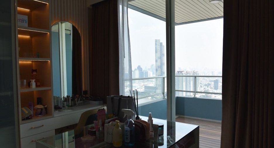 For sale 4 bedrooms condo in Bang Kho Laem, Bangkok