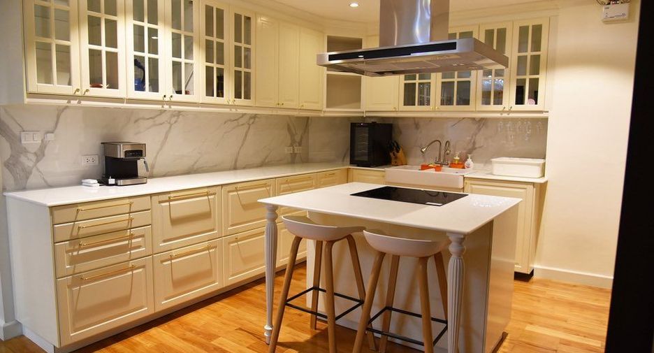 For sale 4 bedrooms condo in Bang Kho Laem, Bangkok
