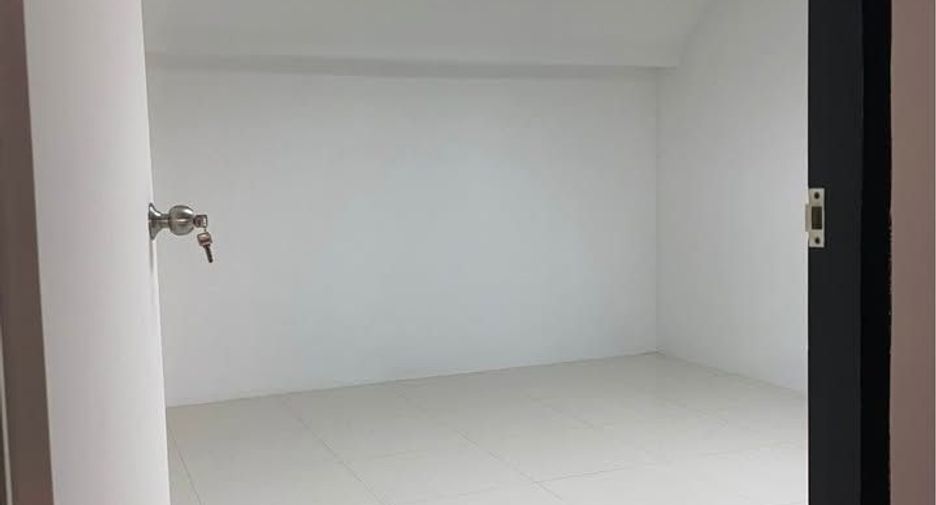 Продажа 3 спальни офис в Хуаи Кхщанг, Бангкок