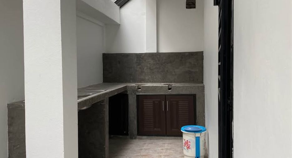 Продажа 3 спальни офис в Хуаи Кхщанг, Бангкок