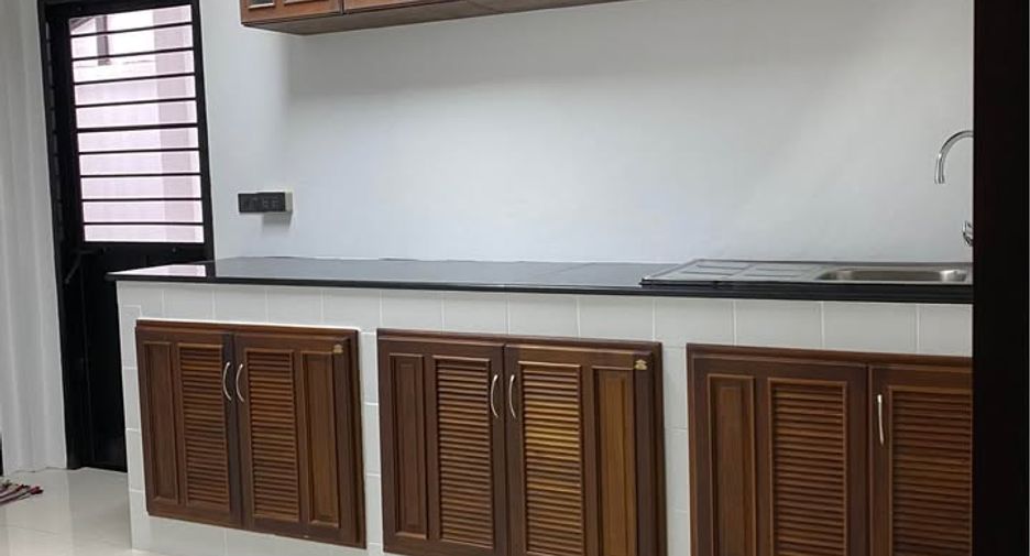 Продажа 3 спальни офис в Хуаи Кхщанг, Бангкок