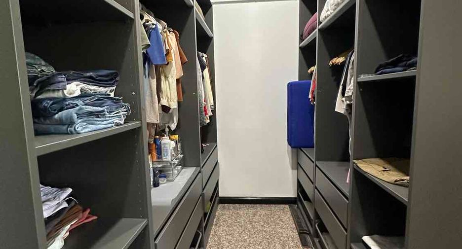 Продажа 4 спальни дом в Саттахип, Чонбури