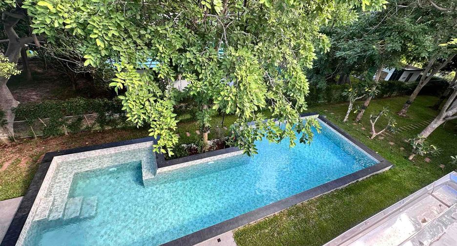 Продажа 4 спальни дом в Саттахип, Чонбури