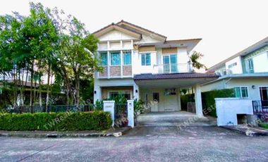 Casa en alquiler de 3 habitaciones en Bang Kapi, Bangkok