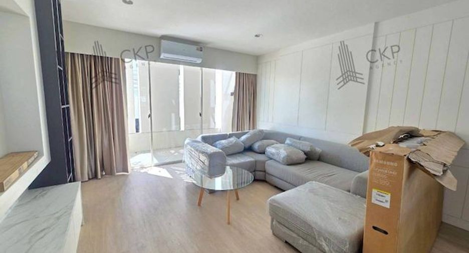 For rent 3 bedrooms house in Saphan Sung, Bangkok