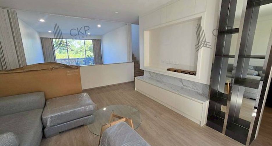 For rent 3 bedrooms house in Saphan Sung, Bangkok