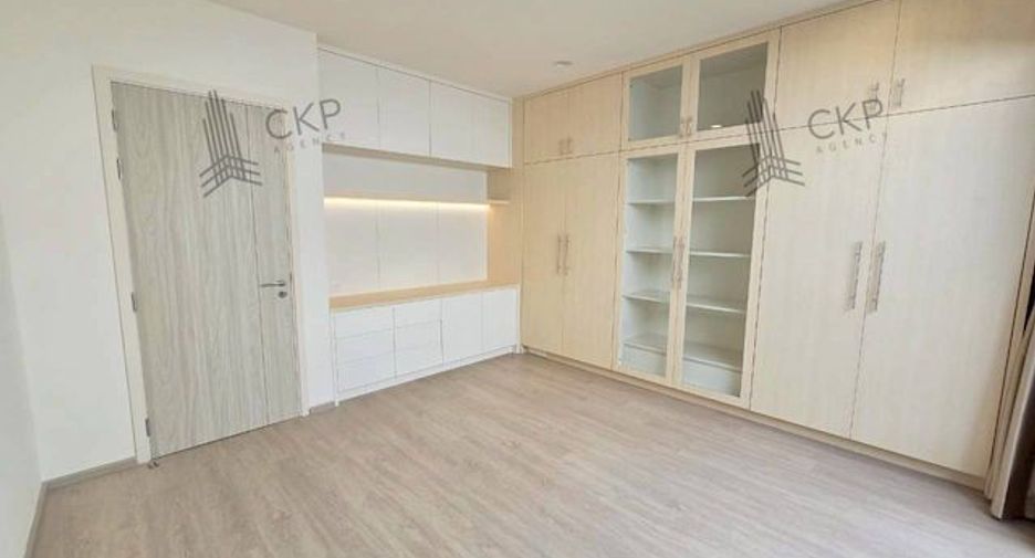 For rent 3 bedrooms house in Saphan Sung, Bangkok