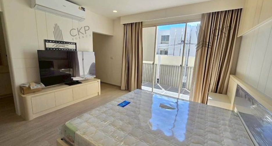 For rent 3 bedrooms house in Saphan Sung, Bangkok