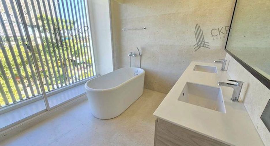 For rent 3 bedrooms house in Saphan Sung, Bangkok