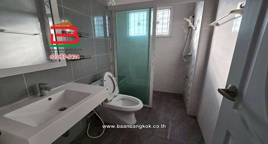 For sale 4 bedrooms house in Nong Chok, Bangkok