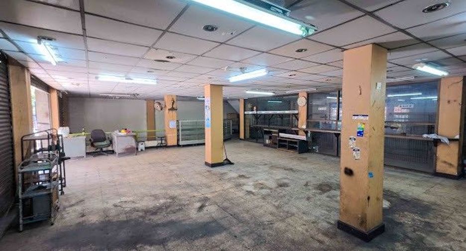 For sale 16 bedrooms retail Space in Bangkok Noi, Bangkok