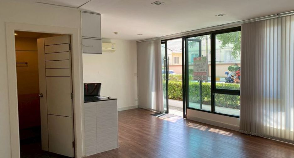 À vendre 1 chambre bureau à Si Racha, Chonburi