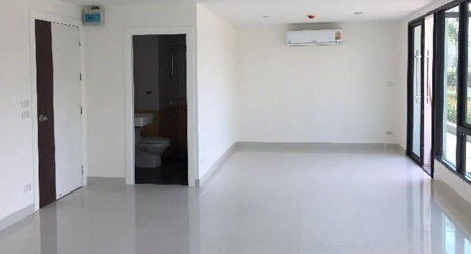À vendre 1 chambre bureau à Si Racha, Chonburi