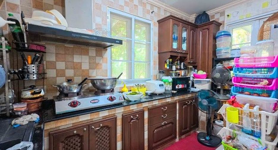 Haus zum Kauf mit 4 Zimmer in Bang Khae, Bangkok