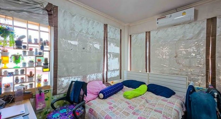 Haus zum Kauf mit 4 Zimmer in Bang Khae, Bangkok