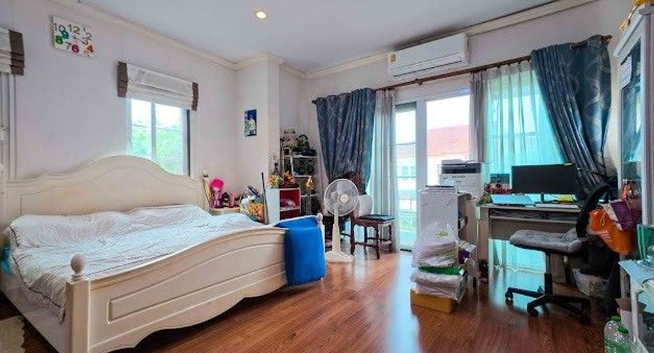 Haus zum Kauf mit 4 Zimmer in Bang Khae, Bangkok