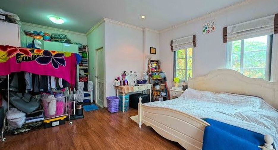 Haus zum Kauf mit 4 Zimmer in Bang Khae, Bangkok