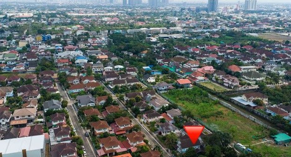 Haus zum Kauf mit 4 Zimmer in Bang Khae, Bangkok