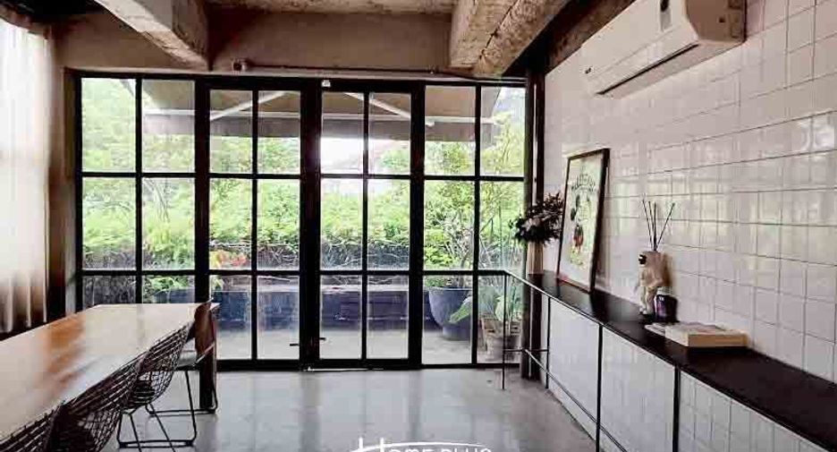 À vendre 2 chambres maison de ville à Wang Thonglang, Bangkok