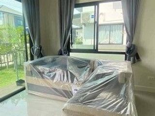 Casa en alquiler de 3 habitaciones en Thanyaburi, Pathum Thani