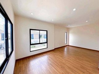 Casa en alquiler de 3 habitaciones en Thanyaburi, Pathum Thani