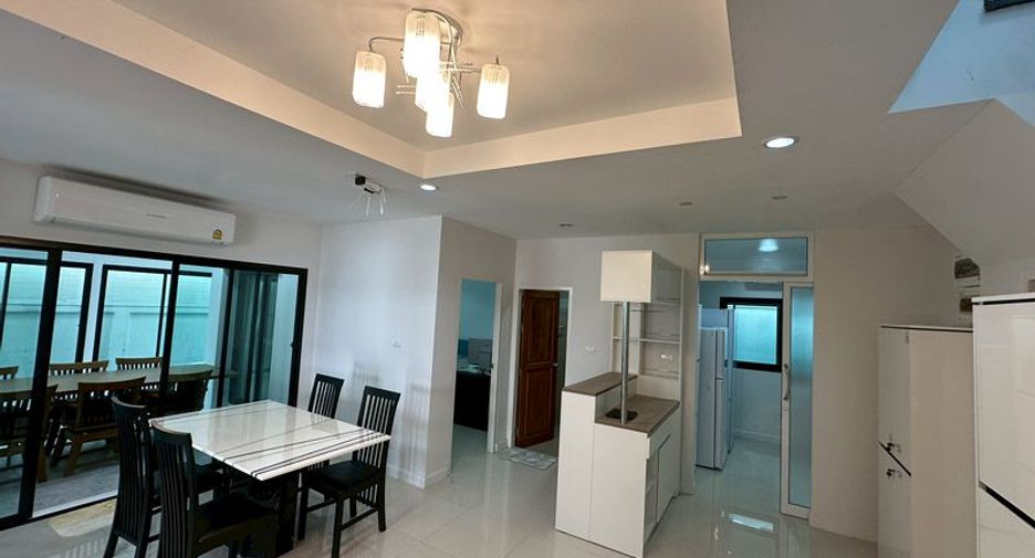 For rent 3 bedrooms house in Si Racha, Chonburi