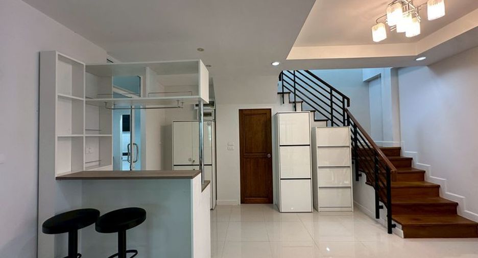 For rent 3 bedrooms house in Si Racha, Chonburi
