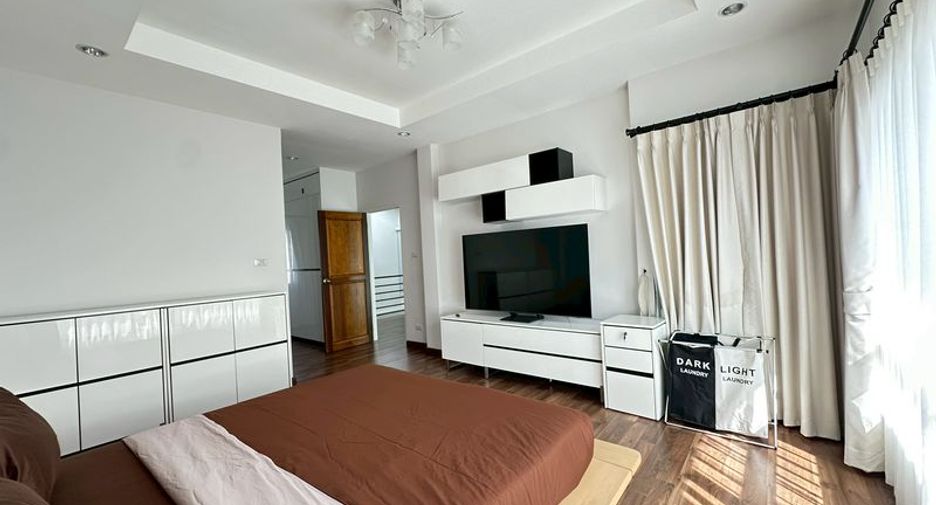 For rent 3 bedrooms house in Si Racha, Chonburi