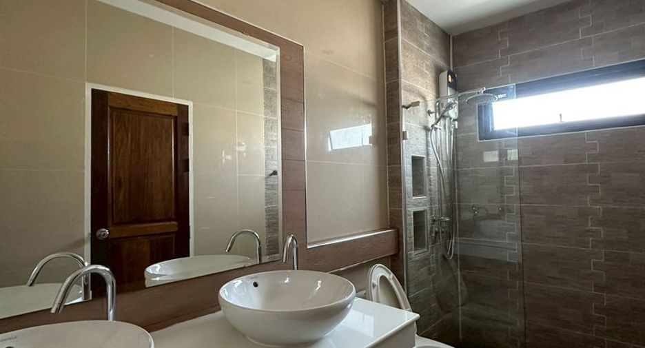 For rent 3 bedrooms house in Si Racha, Chonburi